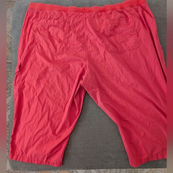St John's Bay Cargo Capris Red 4X - Picture 2 of 3